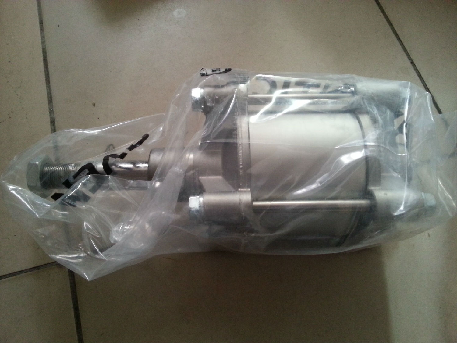 珠?？蛻粲嗁彽膔exroth氣缸今日到貨！