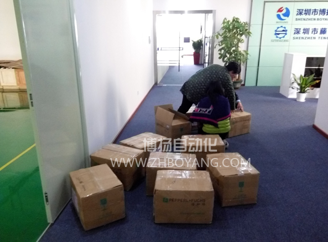 大量GL5-T/28A/115倍加福槽型開關(guān)及光電開關(guān)到貨！